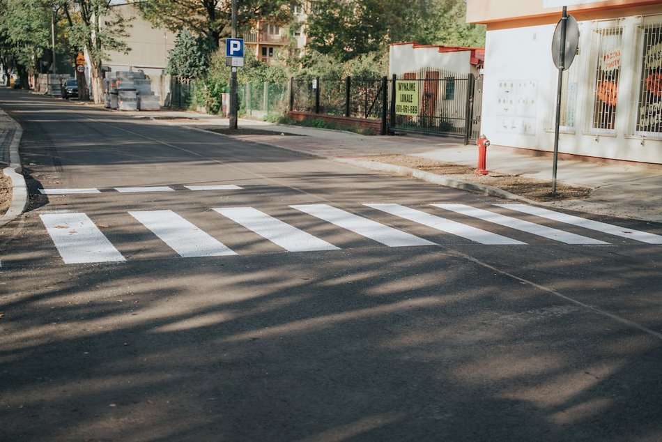Łódź. Remont Odyńca w Łodzi na finiszu. Nowa jezdnia, chodniki i miejsca parkingowe