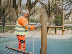 Łódź. Przeglądy placów zabaw w Łodzi. Atrakcje w Parku Staromiejskim są gotowe na wiosnę