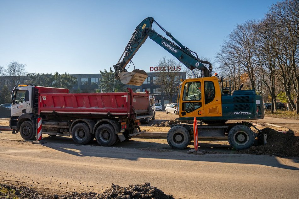 Remont Szparagowej i Wersalskiej. Układają już nowy asfalt