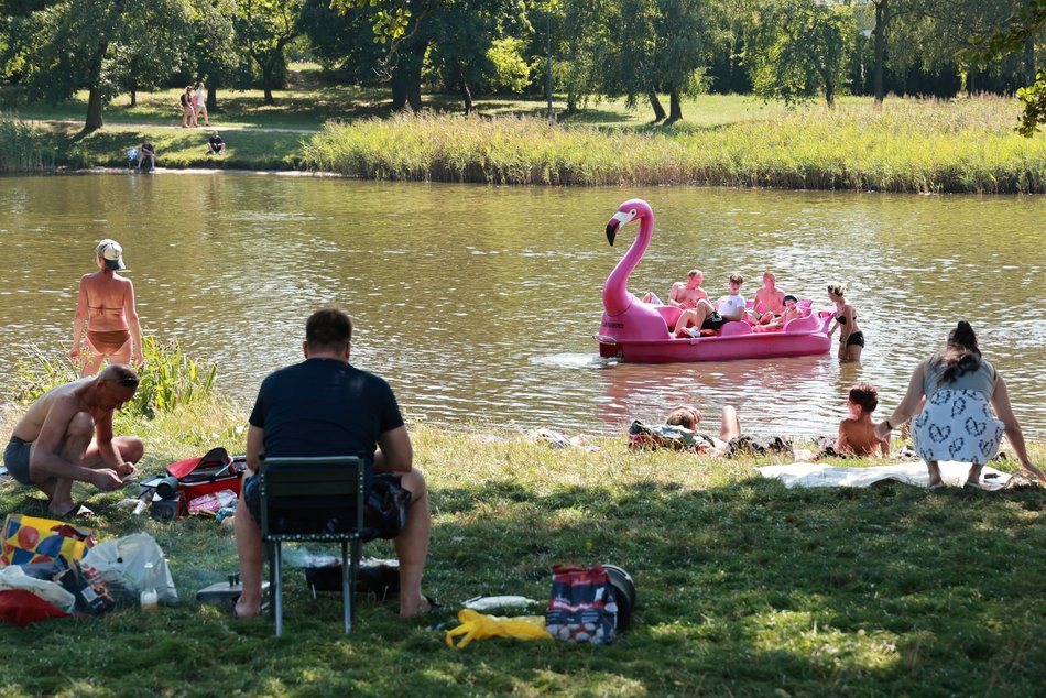 Łódź. Upalny weekend na Stawach Jana w Łodzi. Tak wypoczywają łodzianie!