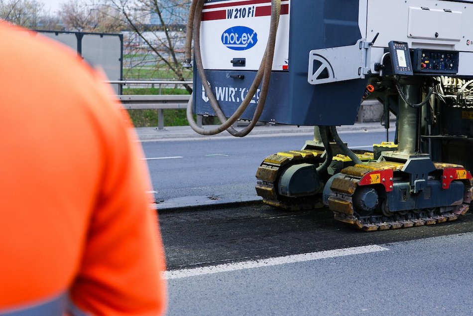 Łódź. Wymiana asfaltu na Bandurskiego