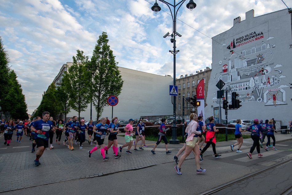 Łódź. Bieg Ulicą Piotrkowską Rossmann Run 2025 wystartował! Walka o życiowe rekordy