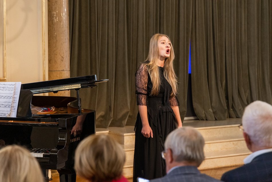 Łódź. Stypendia dla wybitnych uczniów z Łodzi i regionu przyznane. Nagrodzeni także nauczyciele
