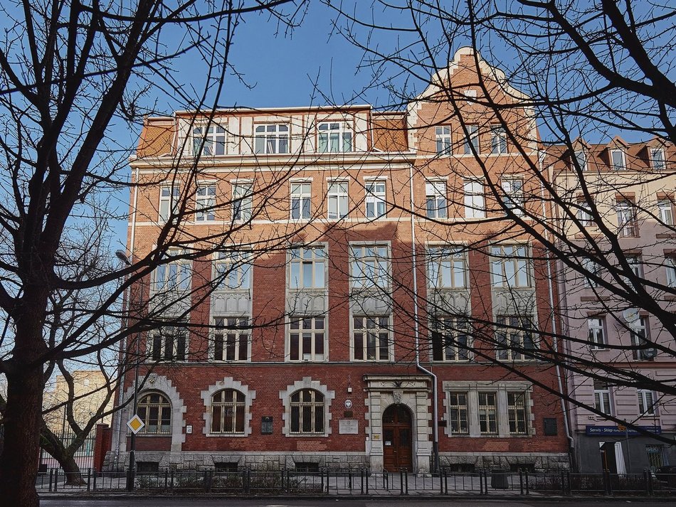 Łódź. I Liceum Ogólnokształcące im. Mikołaja Kopernika w Łodzi (ul. Więckowskiego 41)