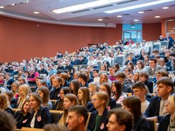 Łódź. Anna Maria Wesołowska na Uniwersytecie Łódzkim. Aula WPiA pękała w szwach