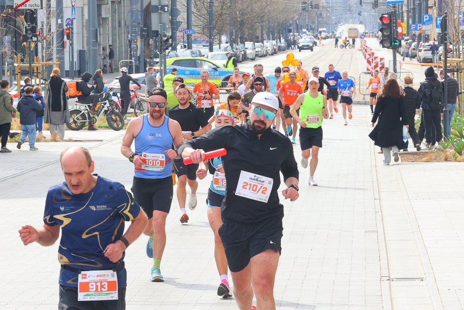 Łódź. DOZ Maraton Łódź 2026. Brałeś udział w biegu? Odszukaj się w galerii i zapisz na pamiątkę!