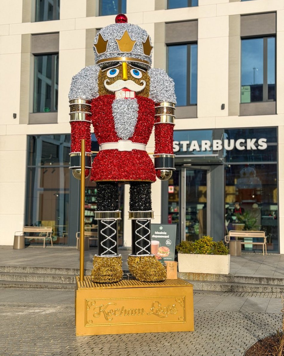 Łódź. Coraz bliżej Święta! Na Piotrkowskiej w Łodzi pojawiły się już pierwsze dekoracje