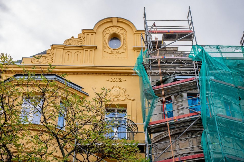 Łódź. Kolejna kamienica przy Mielczarskiego w Łodzi odzyskuje blask! Widać pierwsze efekty remontu
