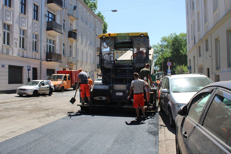 Łódź. Szybkie remonty dróg w Łodzi. Na których pięciu ulicach pojawił się nowy asfalt?