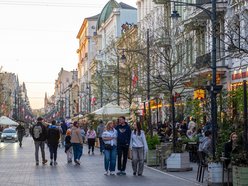 Łódź. Majówka na Piotrkowskiej w Łodzi. Tłumy spacerowiczów od rana do wieczora!