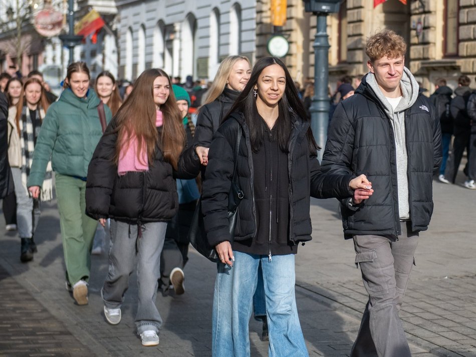 Łódź. Polonez dla Łodzi. Tłumy maturzystów zatańczyły na Piotrkowskiej. Razem z nimi łodzianie!