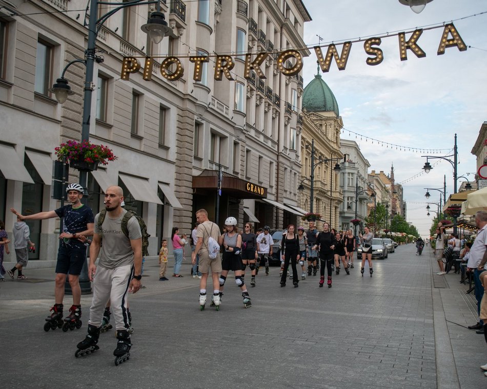 Łódź. Nightskating Łódź za nami. Rolkarze znów opanowali Piotrkowską
