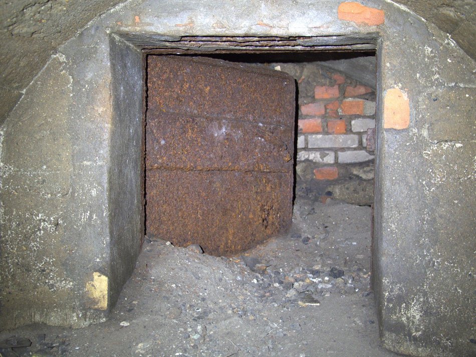 Łódź. Schron z II wojny światowej odnaleziony w Łodzi. Gazoszczelne drzwi, komory i więcej