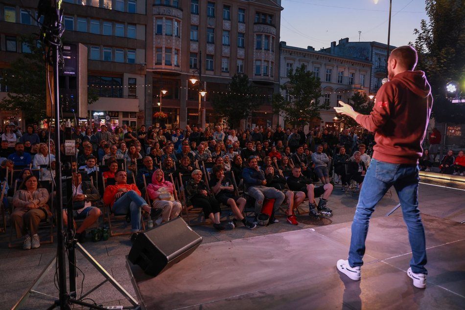 Łódź. Stand-up Piotrkowska w Łodzi. Za nami kolejny wieczór z dobrym humorem [ZDJĘCIA]