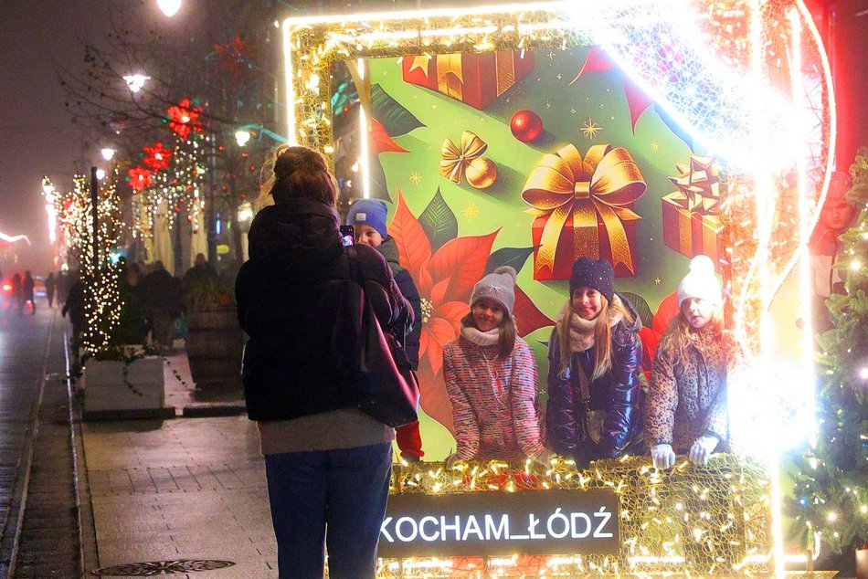 Iluminacje świąteczne w Łodzi. Zobacz najpiękniejsze ozdoby na Piotrkowskiej i placu Wolności