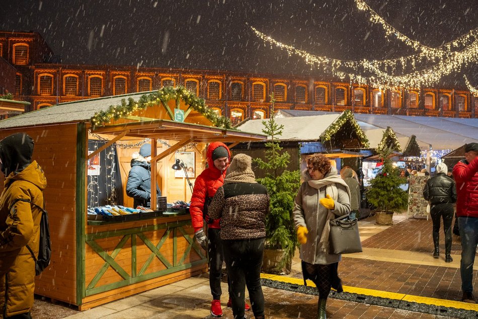 Tłumy w Manufakturze! Jarmark, lodowisko i choinka