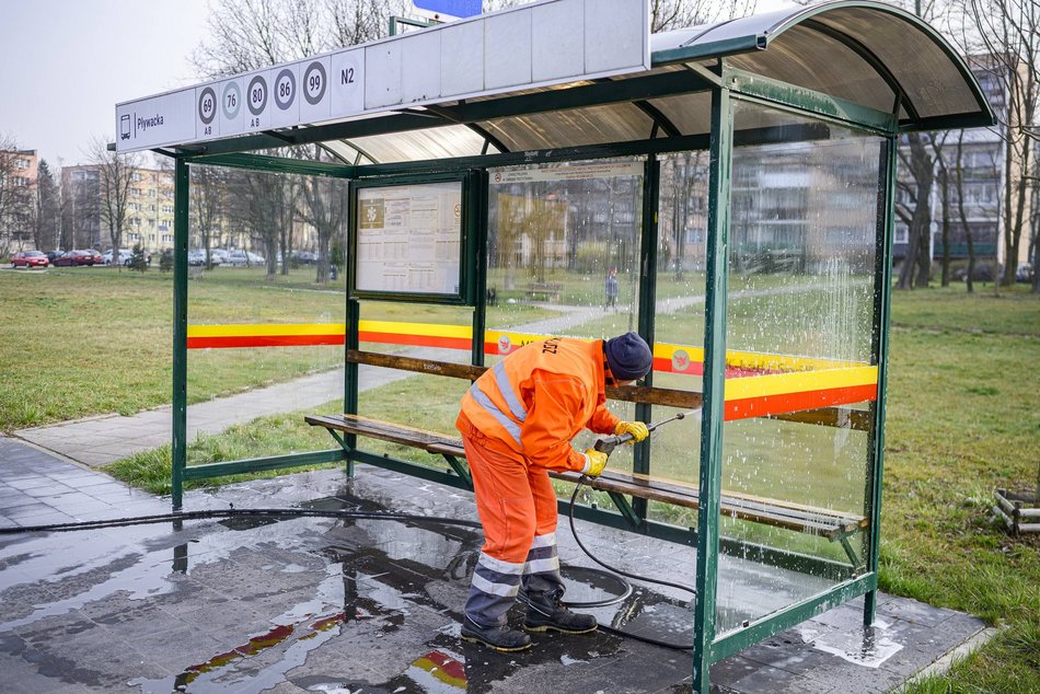 MPK Łódź myje 1000 przystanków! Wiosenne porządki pełną parą