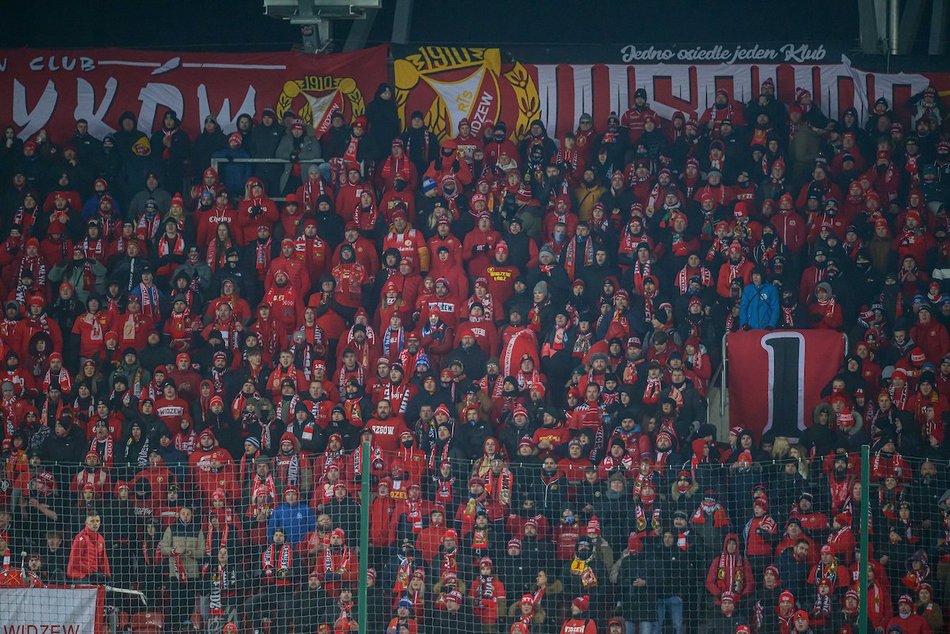 Łódź. Kibice na meczu Widzewa Łódź z Jagiellonią Białystok