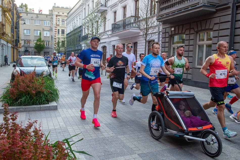Łódź. Bieg Ulicą Piotrkowską Rossmann Run 2025 wystartował! Walka o życiowe rekordy