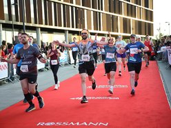 Łódź. Bieg Ulicą Piotrkowską Rossmann Run 2025 wystartował! Walka o życiowe rekordy