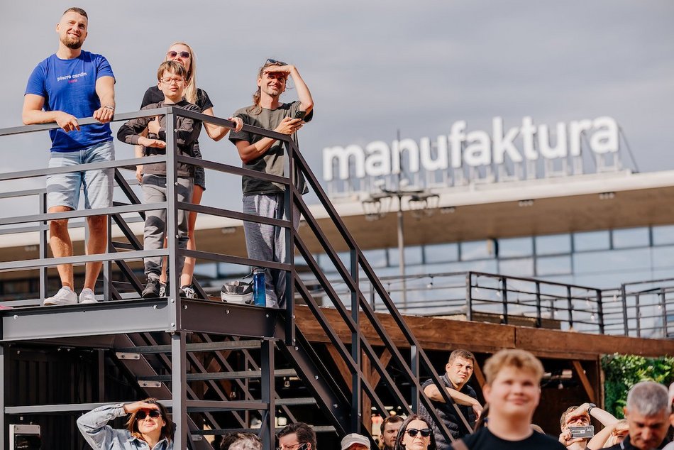 Łódź. Sławosz Uznański-Wiśniewski w kosmosie! Łodzianie oglądali start na Astropikniku w Manufakturze