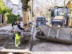 Remont Zelwerowicza. Są już pierwsze chodniki i zjazdy do posesji