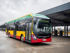 nowy autobus elektryczny w zajezdni