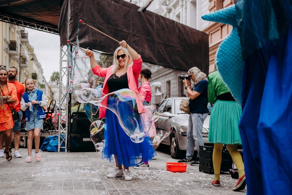 dzieci podczas zabawy