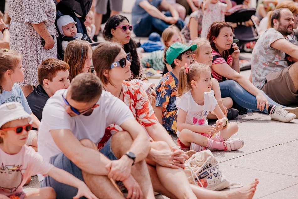 Łódź. Miejski Dzień Dziecka 2025 w Łodzi. Majka Jeżowska, dmuchańce i pokazy [ZDJĘCIA]