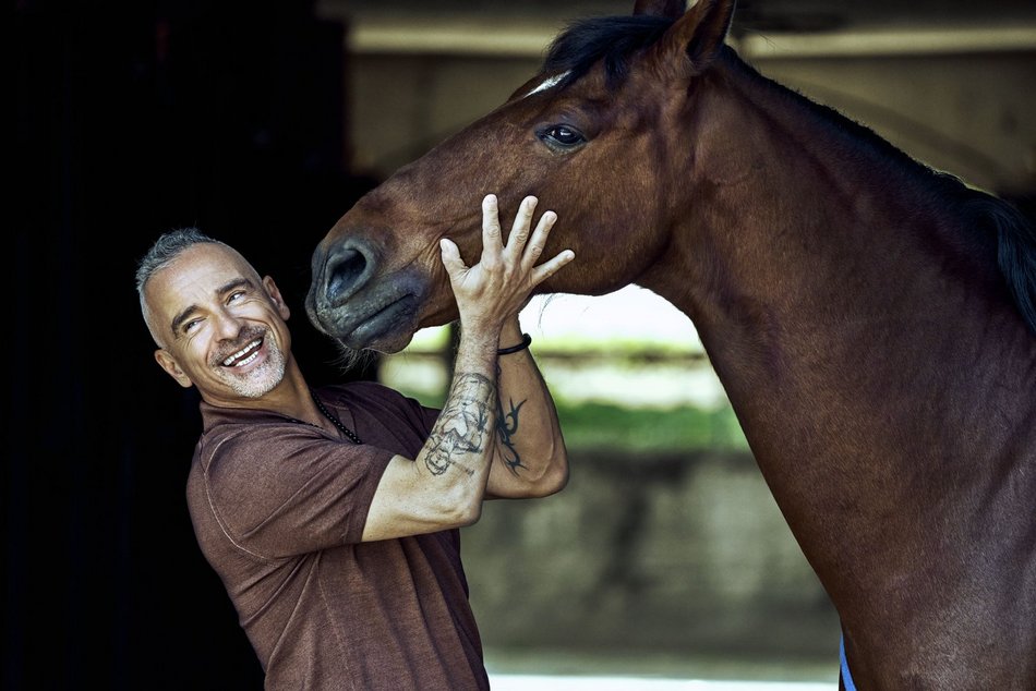 Eros Ramazzotti w Atlas Arenie! Wokalista zaśpiewa w Łodzi swoje największe przeboje