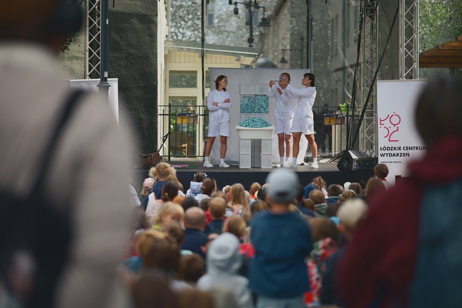Łódź. Baśniowa Piotrkowska w Łodzi. Grupa Po OmacKu