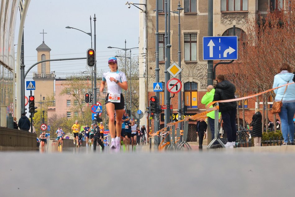 Łódź. DOZ Maraton Łódź 2026. Brałeś udział w biegu? Odszukaj się w galerii i zapisz na pamiątkę!