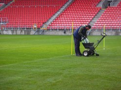 Łódź. Zima na stadionach w Łodzi. Jak MAKiS dba o murawy przy al. Piłsudskiego i al. Unii?