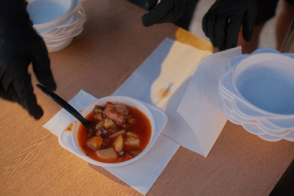 Łódź. Namiot Pełen Wsparcia w pasażu Schillera w Łodzi. Specjaliści pomogą potrzebującym