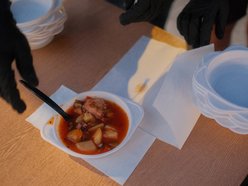 Łódź. Namiot Pełen Wsparcia w pasażu Schillera w Łodzi. Specjaliści pomogą potrzebującym