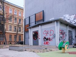 Łódź. Artystyczne osłony dla transformatorów w Łodzi. Nocą przypominają ażurowe lampiony!