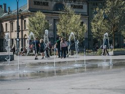 Łódź. Plac Wolności w Łodzi tętni życiem. To jedno z najpopularniejszych miejsc spotkań!