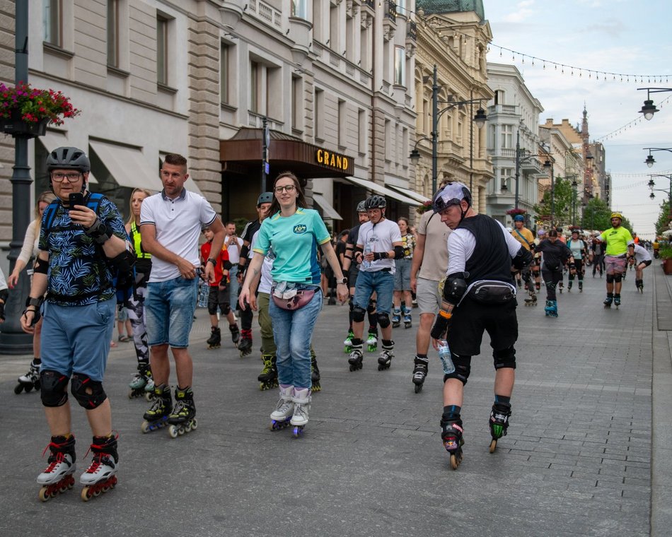 Łódź. Nightskating Łódź za nami. Rolkarze znów opanowali Piotrkowską