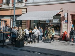 Łódź. Łódź nie tęskni za zimą! Tłumy Łodzian spacerowały po Piotrkowskiej i Parku Staromiejskim