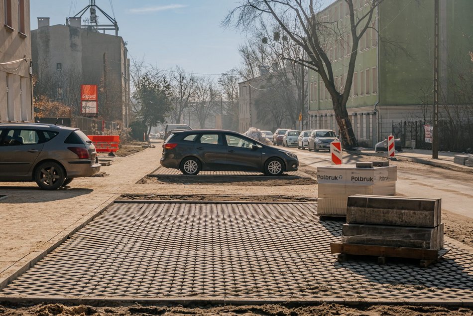 Łódź. Remont Piwnej i Powstańców Wielkopolskich w Łodzi. Prace brukarskie na finiszu