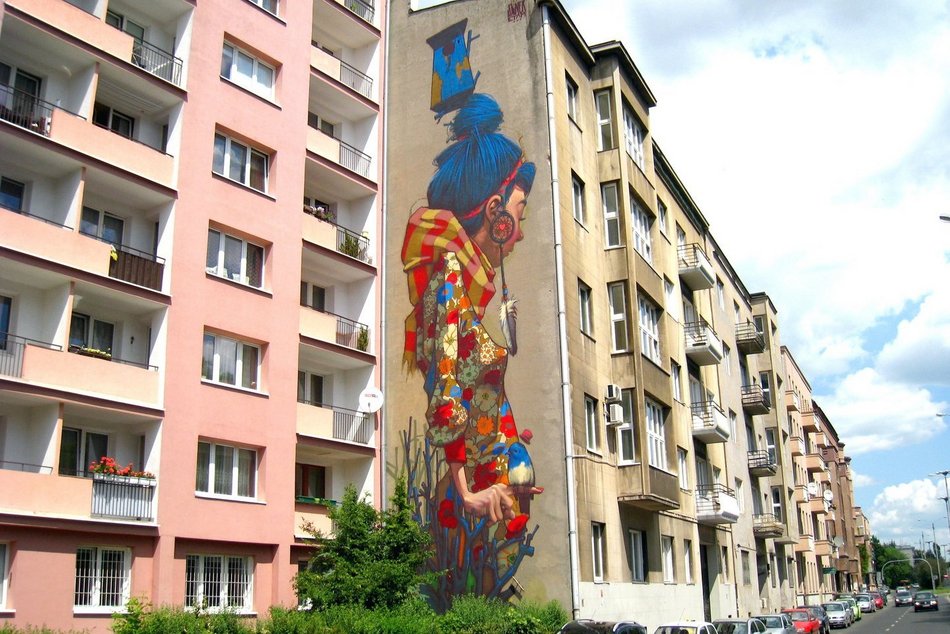 Різнокольорові мурали в Лодзі