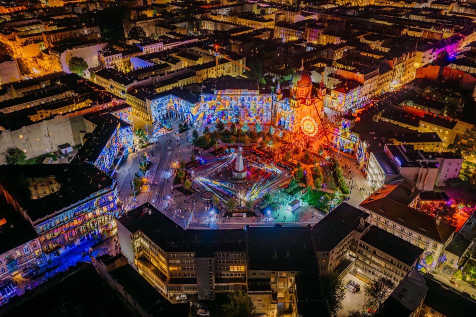 Light Move Festival 2025 Łódź z drona! Wybierz się na lot nad rozświetlonym miastem