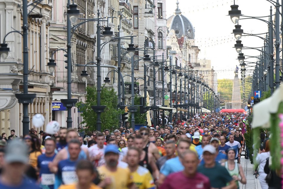 Łódź. Bieg Ulicą Piotrkowską Rossmann Run 2025 wystartował! Walka o życiowe rekordy