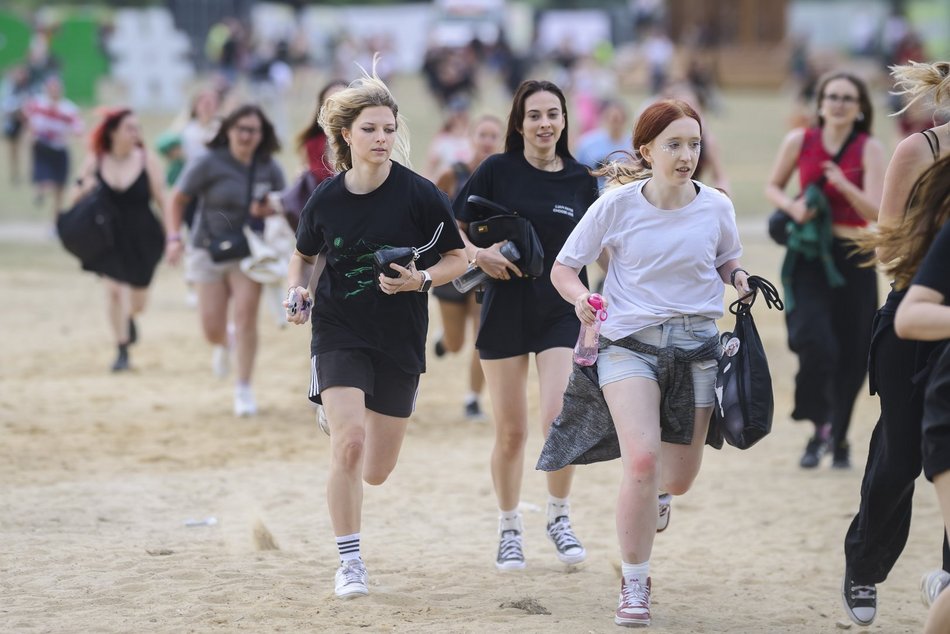 Tłumy fanek Louisa Tomlinsona przed wejściem na Łódź Summer Festival 2025