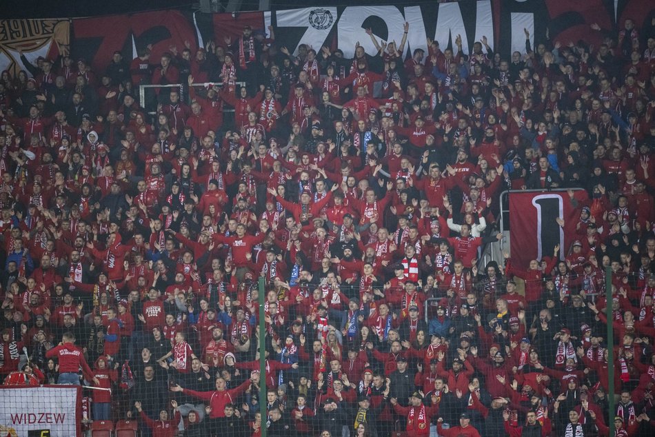 Kibice na meczu Widzewa Łódź z Koroną Kielce
