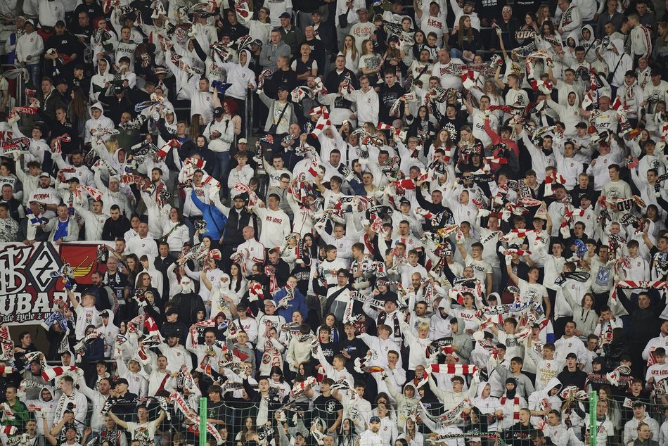 Kibice na meczu ŁKS Łódź - Wisła Kraków. Tłumy na trybunach