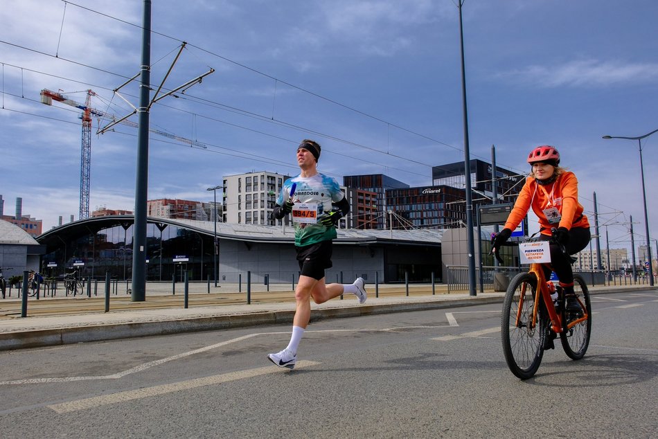 Łódź. DOZ Maraton Łódź 2026. Brałeś udział w biegu? Odszukaj się w galerii i zapisz na pamiątkę!