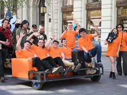 Łódź. Juwenalia 2026 w Łodzi czas start! Kolorowa parada studentów przeszła Piotrkowską