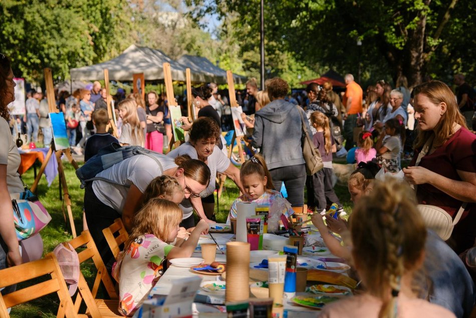 Rodzinne pikniki z Miejską Strefą Kultury. Dmuchańce, warsztaty, wspólne zabawy