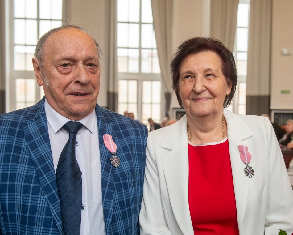 Łódź. Medale za długoletnie pożycia małżeńskie. Rekordziści są razem ponad 60 lat!